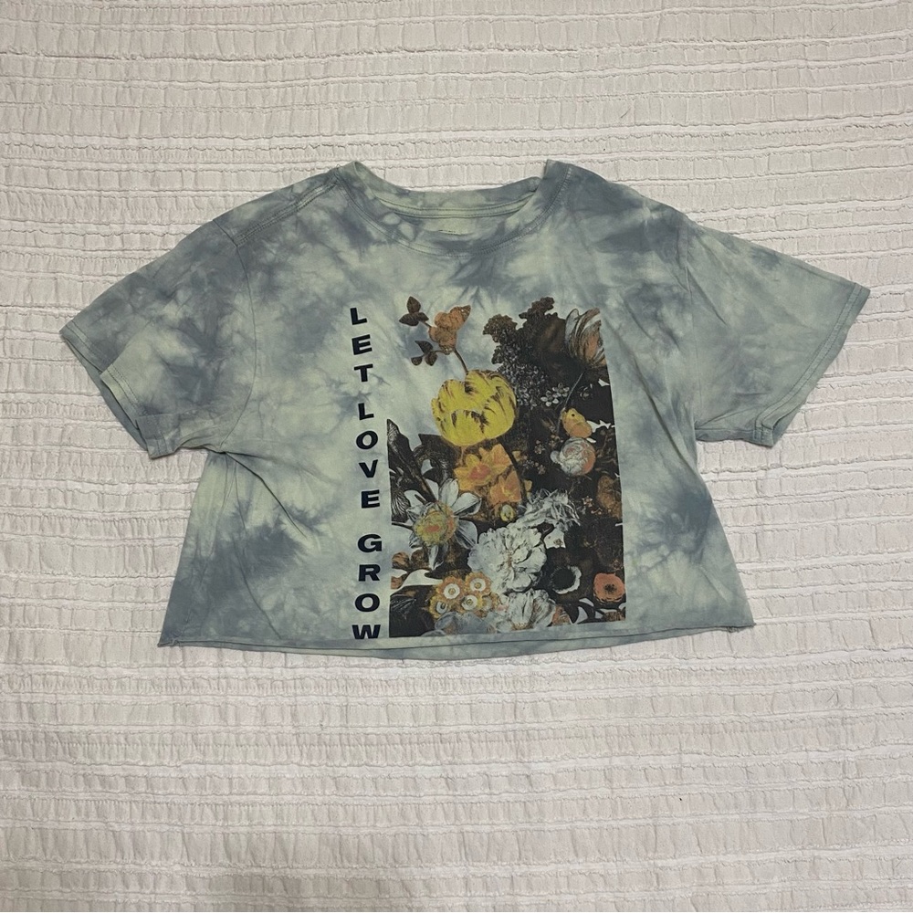 Graphic Crop Top Tee